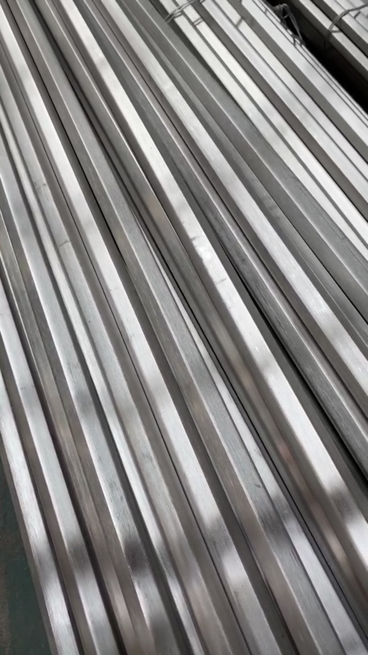 Special alloy round rod